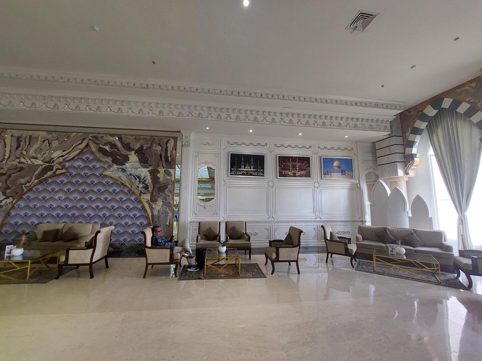 Grand Qin Hotel Banjarbaru Dış mekan fotoğraf