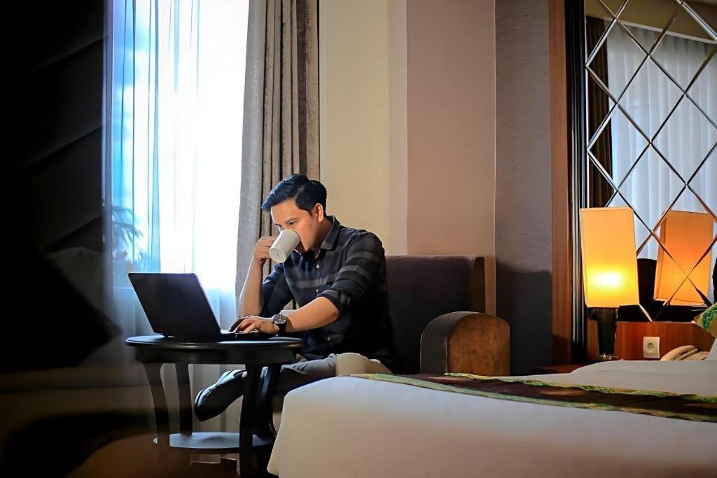 Grand Qin Hotel Banjarbaru Dış mekan fotoğraf