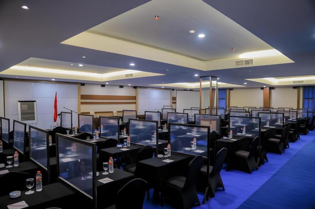 Grand Qin Hotel Banjarbaru Dış mekan fotoğraf
