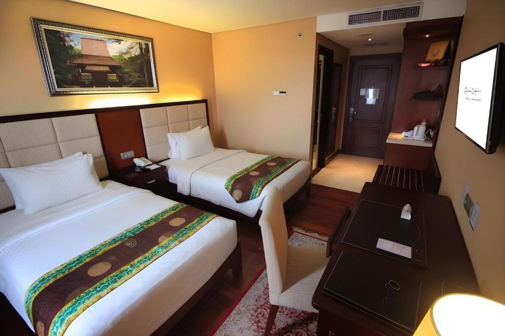 Grand Qin Hotel Banjarbaru Dış mekan fotoğraf