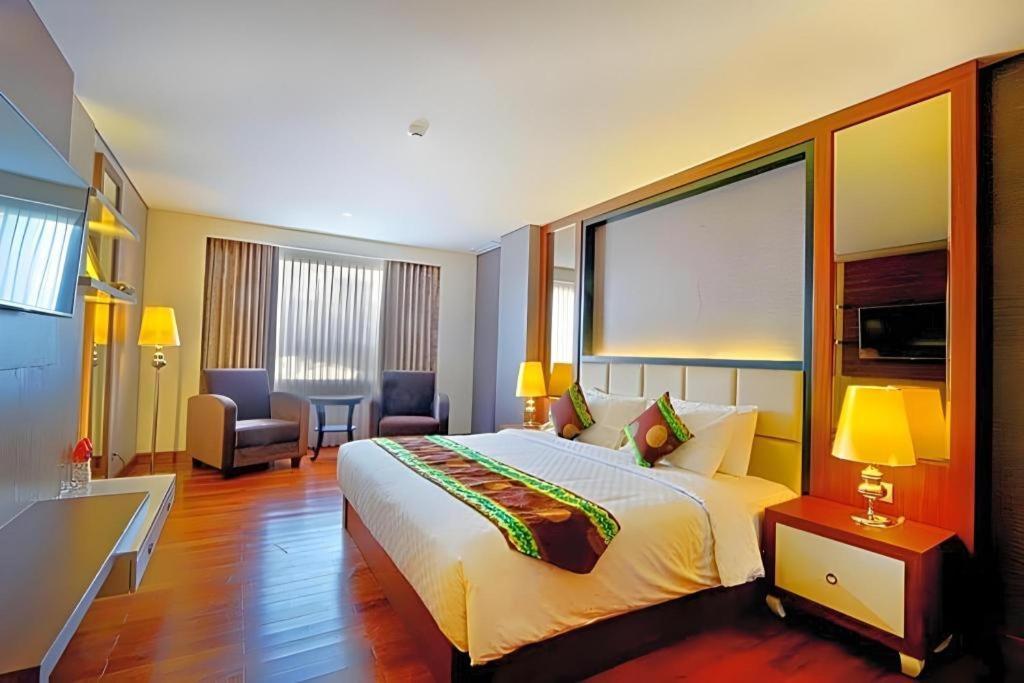 Grand Qin Hotel Banjarbaru Dış mekan fotoğraf