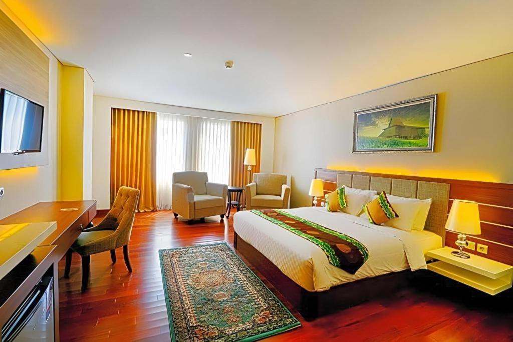 Grand Qin Hotel Banjarbaru Dış mekan fotoğraf