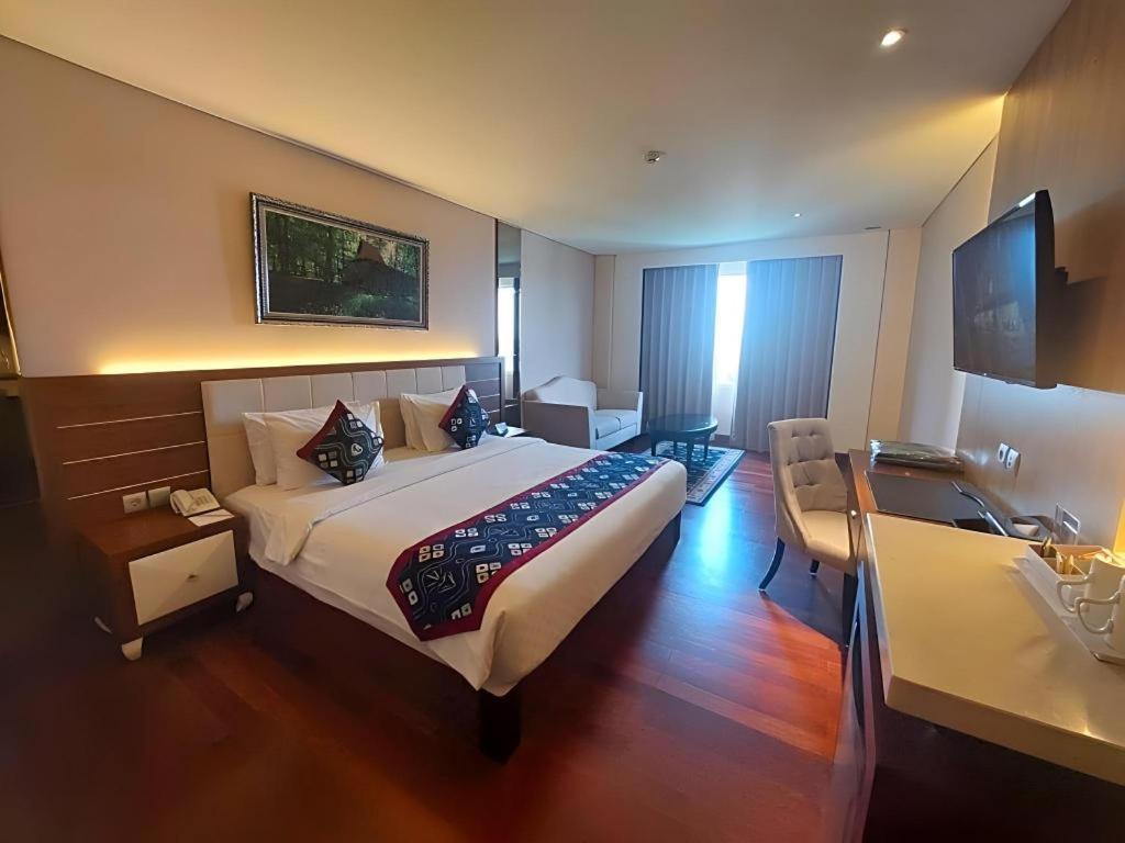 Grand Qin Hotel Banjarbaru Dış mekan fotoğraf