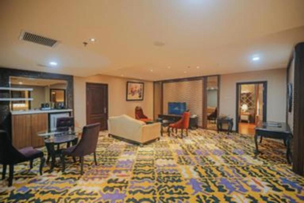 Grand Qin Hotel Banjarbaru Dış mekan fotoğraf