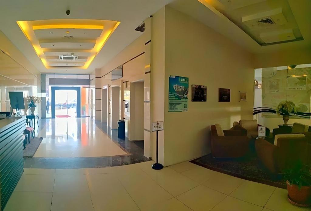 Grand Qin Hotel Banjarbaru Dış mekan fotoğraf