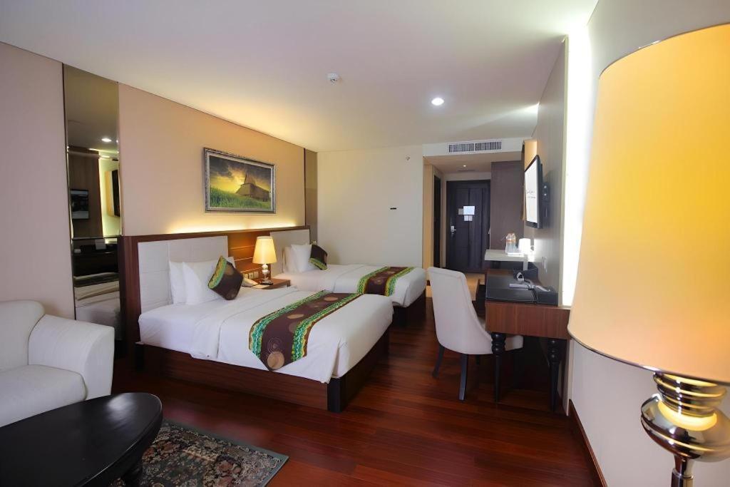 Grand Qin Hotel Banjarbaru Dış mekan fotoğraf