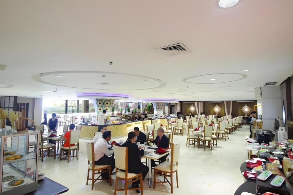 Grand Qin Hotel Banjarbaru Dış mekan fotoğraf