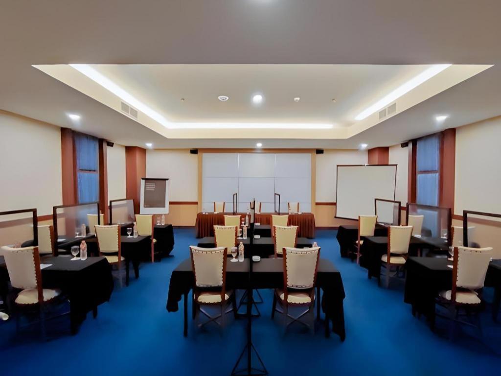 Grand Qin Hotel Banjarbaru Dış mekan fotoğraf